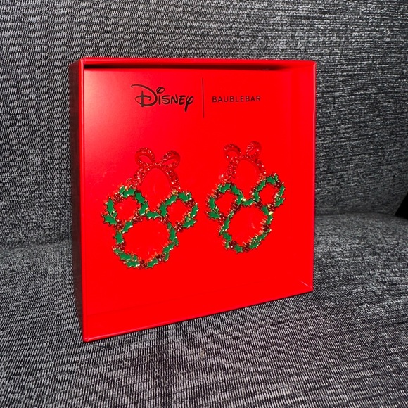 ✨🆕 Disney Christmas Wreath Baublebar Earrings - Picture 2 of 3